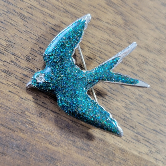 Avon Accessories - ⚡Flash Sale⚡Smithsonian Rare Vintage Swallow Brooch